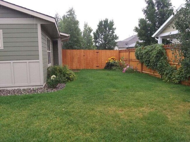 Foto del edificio - 895 Longbow Ln