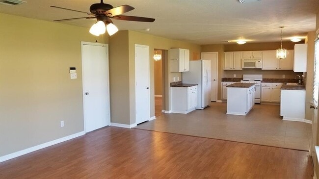 Building Photo - 16410 Lynn Crest Ct