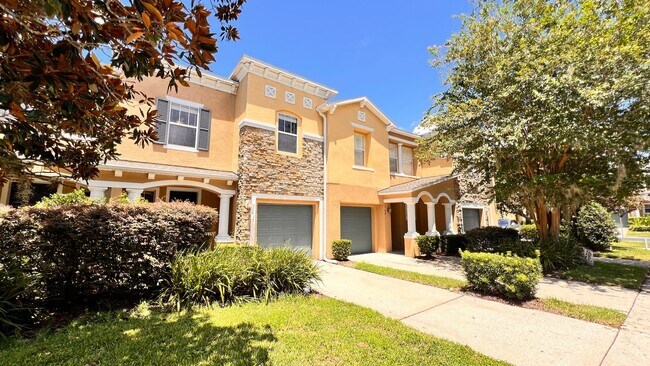 Foto del edificio - Charming 3-Bedroom Townhome in Oviedo – La...