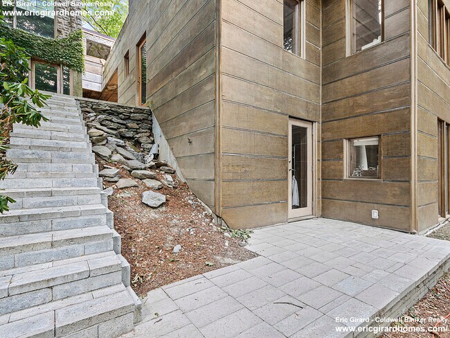 Foto del edificio - 170 Rawson Rd