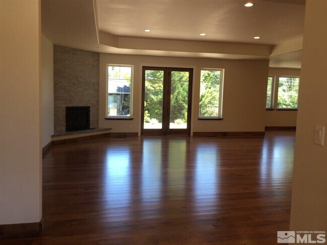 Building Photo - 2855 Monterey Dr