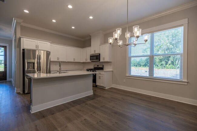 Foto del edificio - 5 Bedrooms!  Wooded Lot With No Back Neighbors • Luxury Finishes