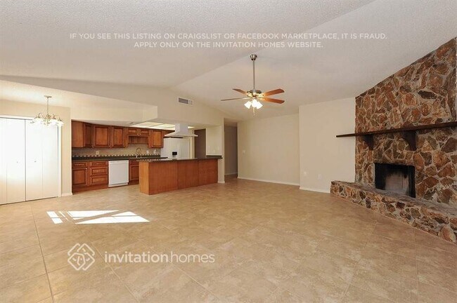 Building Photo - 10840 Peppertree Ln