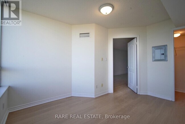 Building Photo - 3 Rean Dr