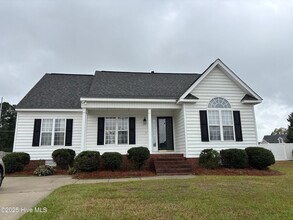 Building Photo - 2637 Camille Dr