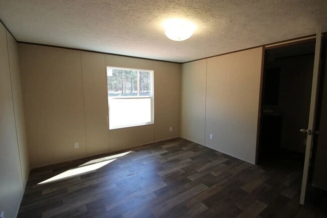 Building Photo - 3046 Shannon Rd