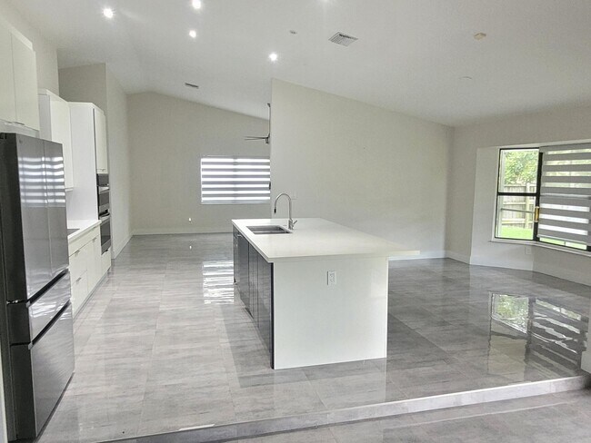 Building Photo - 5460 Hawkes Bluff Ave