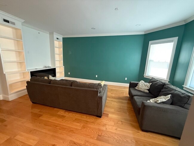 Building Photo - 31 Boardman St