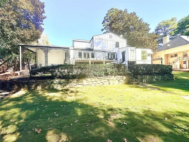 Foto del edificio - 200 W Paces Ferry Rd NW