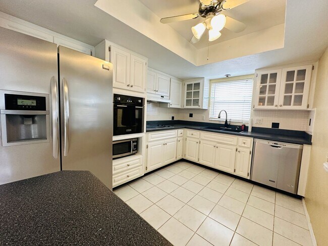 Foto del edificio - Spacious 2 Bedroom 2 Bathroom Seminole Home with Yard