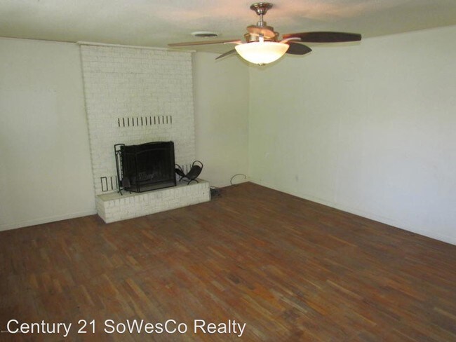 Building Photo - 3 br, 1 bath House - 8 Road 5759