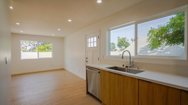 Foto del edificio - 130 W 59th Pl