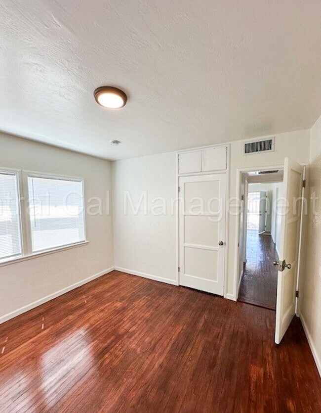 Building Photo - 2 Bedroom/1 Bath Home - $1425 Per Month!