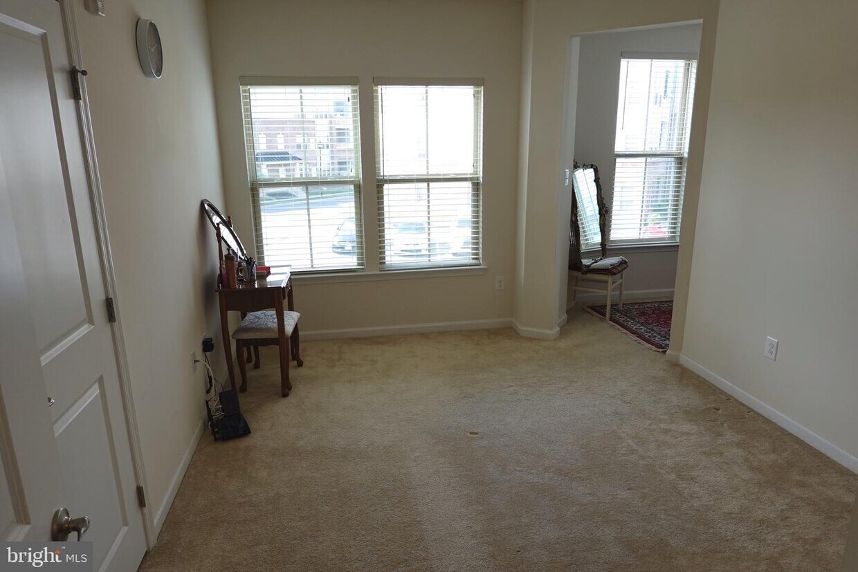 Primary Photo - 6490 Calverton Dr