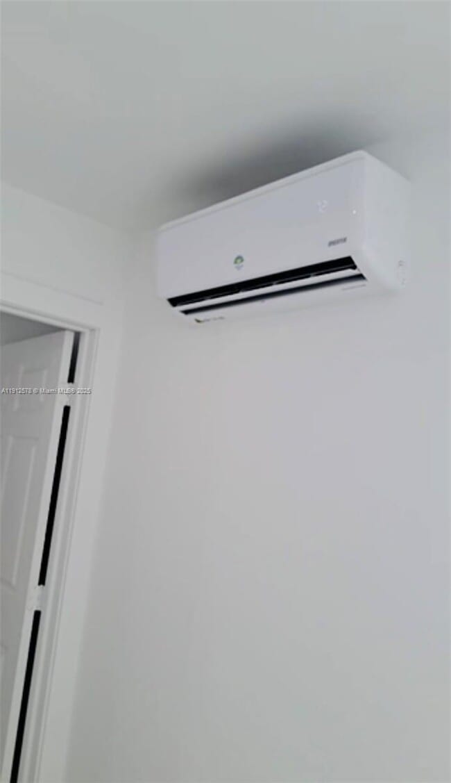 Building Photo - 16020 SW 98th Ct