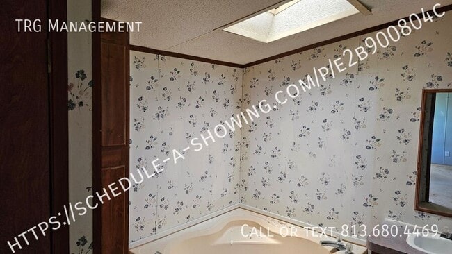 Building Photo - 111 Albacore Ln