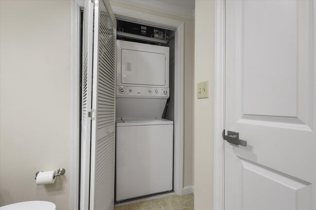 Building Photo - 121 N Monroe St