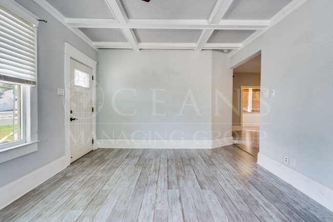 Building Photo - Charming 2 Bed, 2 Bath Home Near the World...