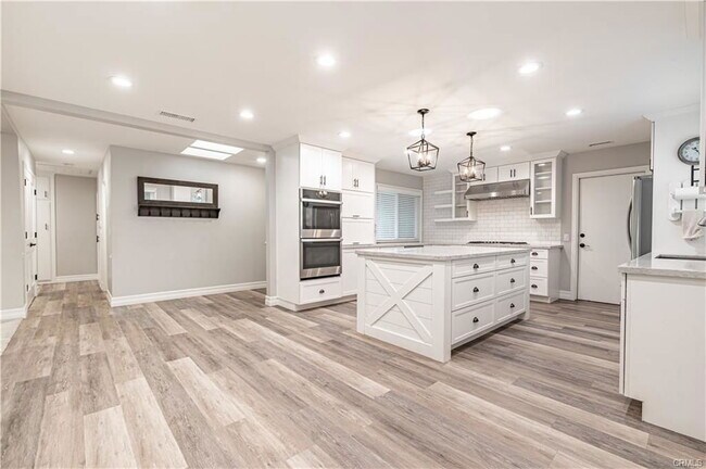 Foto del edificio - 4580 Hazelnut Ave