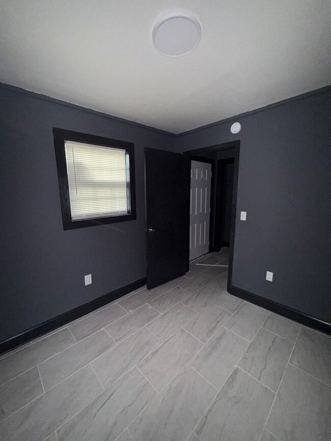 Building Photo - Welcome to Your Dream Home!