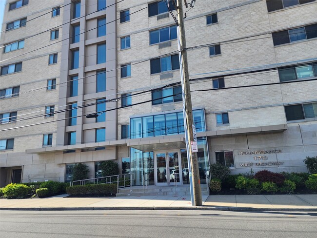 Foto del edificio - 170 W Broadway