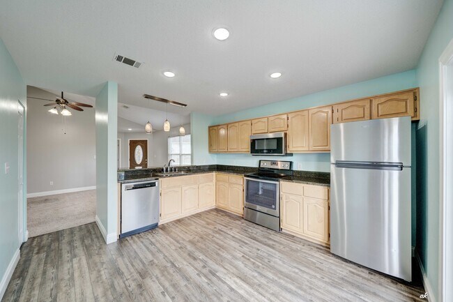 Building Photo - 6301 Lake Joanna Cir