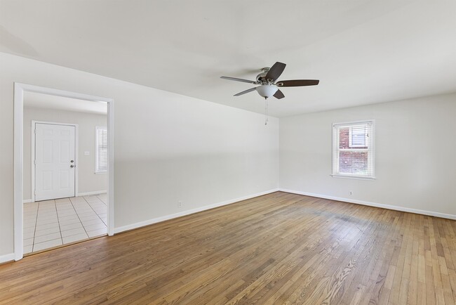 Building Photo - 2808 Bardwell Rd