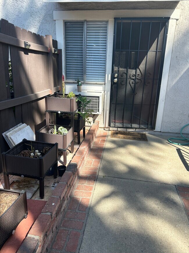Foto del edificio - 3054 Gladstone St