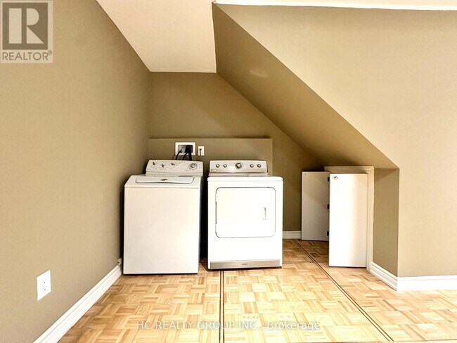 Photo du bâtiment - 96 Oakmeadow Blvd