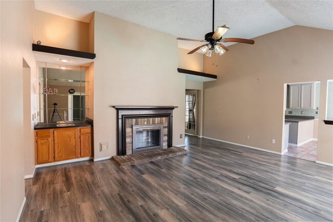 Building Photo - Spring Forest Drive, Pearland, TX 77584 - 3 BR 2 BA single-family home