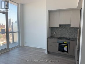 Building Photo - 120 Parliament St