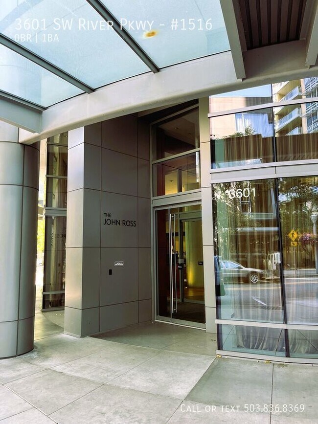 Foto del edificio - Highly Sought-After John Ross Condo in Vib...