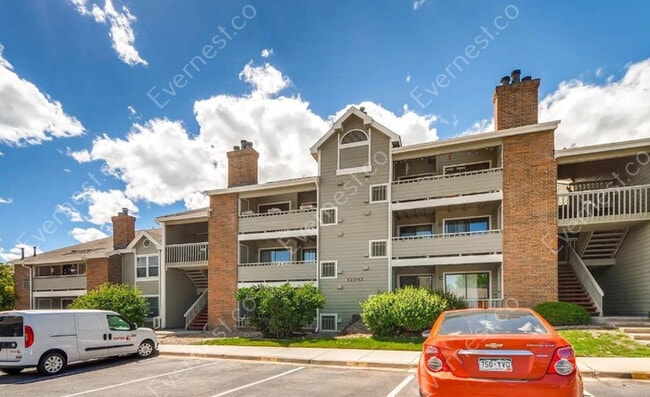 Building Photo - 12043 W Cross Dr