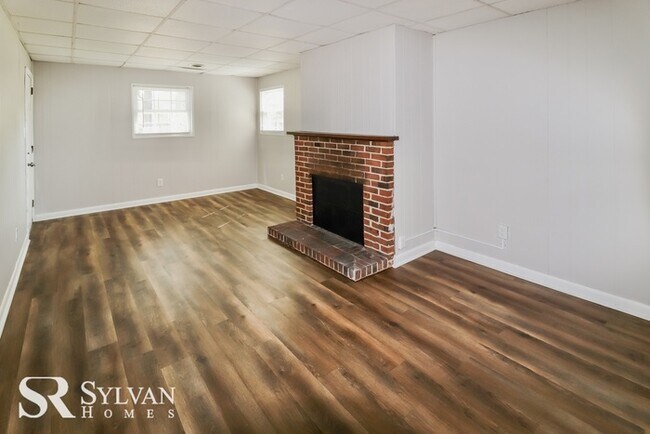 Building Photo - This cute home is waiting for you!