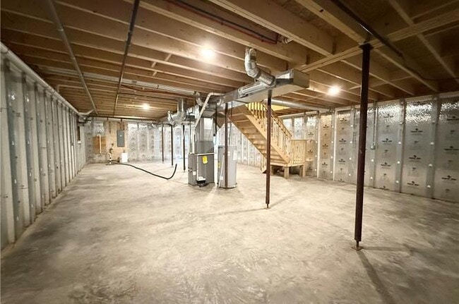 Building Photo - 2002 Maes Lndg