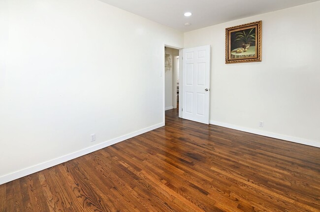 Building Photo - 5114 W 133rd St