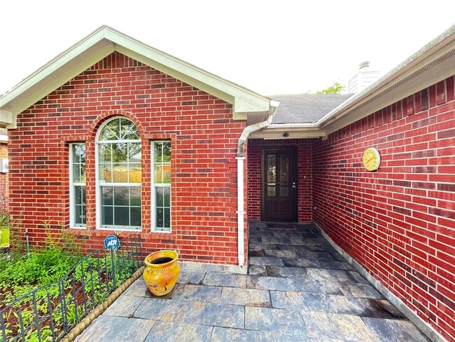 Building Photo - 3634 Wingate Park Dr