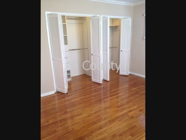 Building Photo - 8433 Regis Way