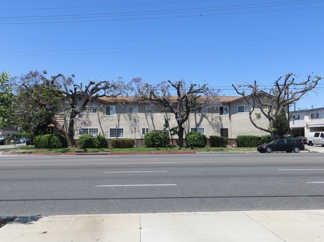 Building Photo - 10040 Pomering Rd
