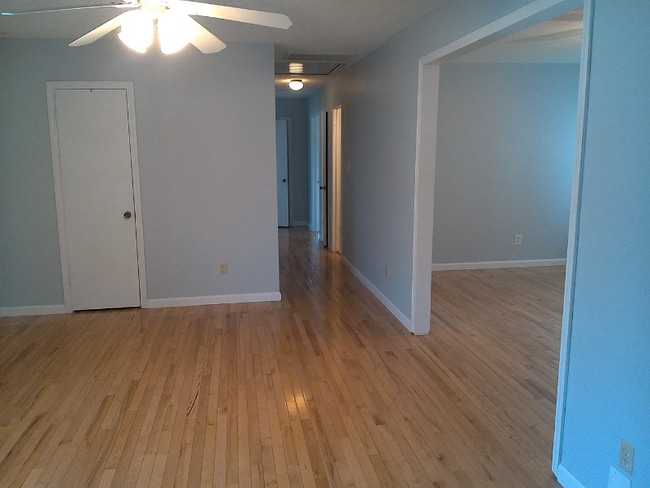 Photo - 4930 Candlewyck Ln House