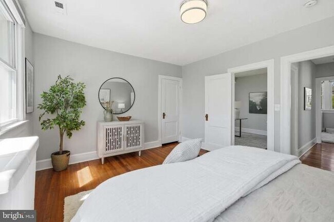 Foto del edificio - 1215 Hamilton St NW