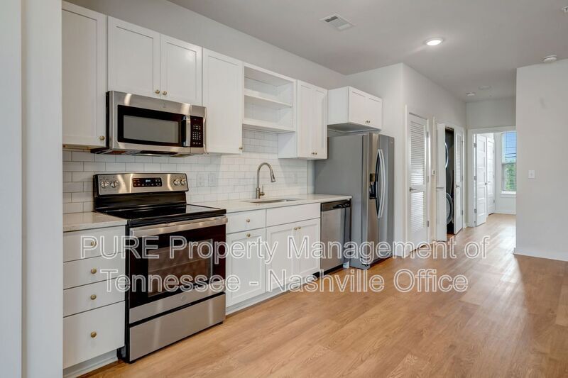 Primary Photo - 600 E Trinity Ln