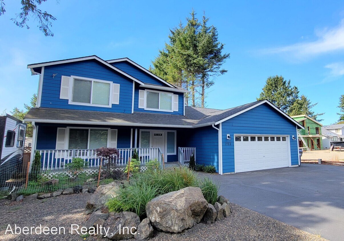 Primary Photo - 4 br, 2.5 bath House - 293 Glacier Court SE
