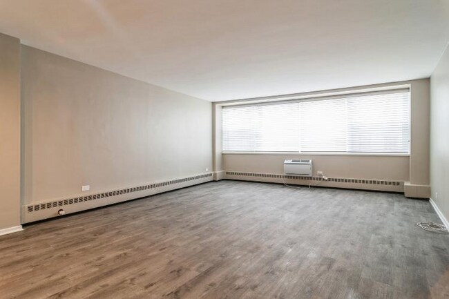 Building Photo - 1150 N Lake Shore Dr