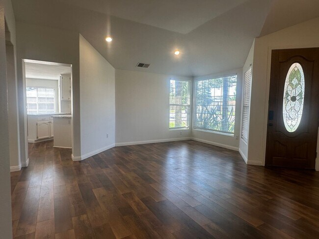 Building Photo - READY NOW! Corner home with a private SPAR...