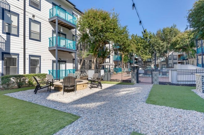 Building Photo - Link at Plano
