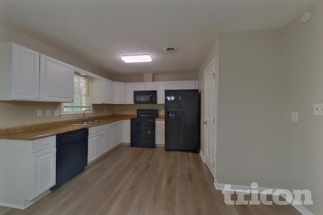 Building Photo - 3735 Linwood Way