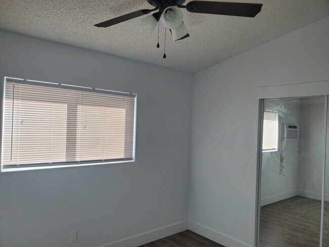 Building Photo - 1548 Sierra Vista Dr