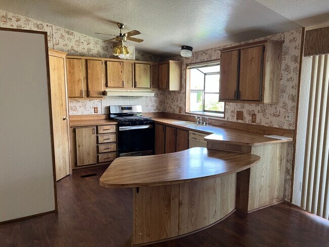 Foto del edificio - 975 W Telegraph Rd