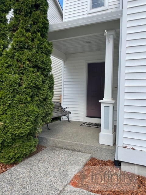 Building Photo - 5047 NE Candlewood Pl
